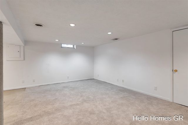 1135 Carrier Creek Boulevard, Grand Rapids, MI 49503