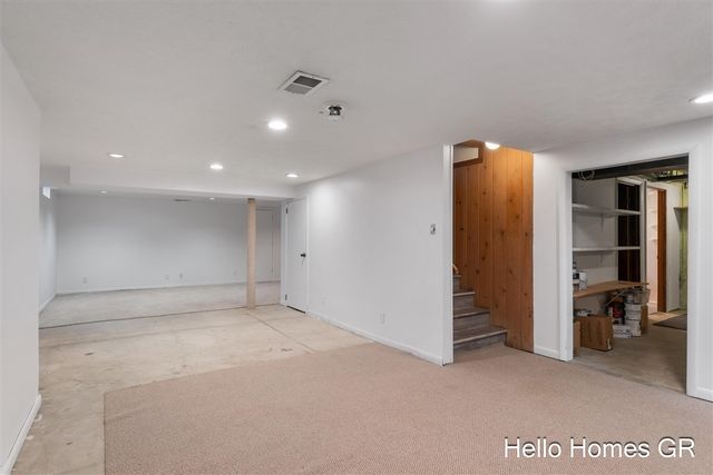 1135 Carrier Creek Boulevard, Grand Rapids, MI 49503