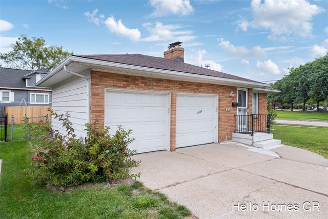 1135 Carrier Creek Boulevard, Grand Rapids, MI 49503