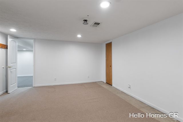 1135 Carrier Creek Boulevard, Grand Rapids, MI 49503