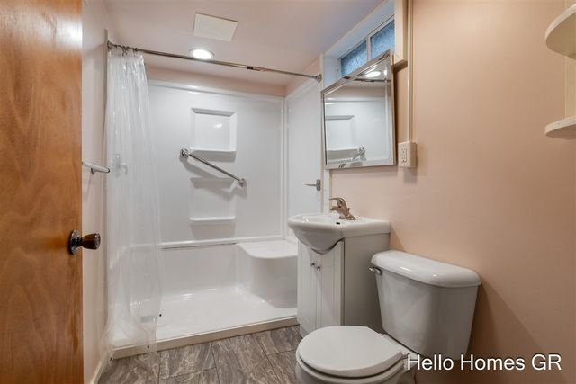1135 Carrier Creek Boulevard, Grand Rapids, MI 49503