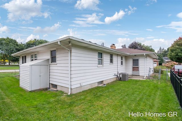 1135 Carrier Creek Boulevard, Grand Rapids, MI 49503