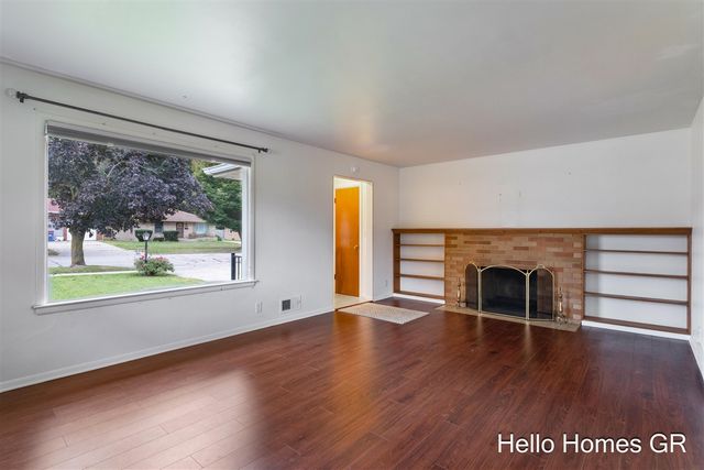 1135 Carrier Creek Boulevard, Grand Rapids, MI 49503