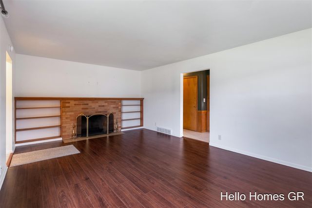 1135 Carrier Creek Boulevard, Grand Rapids, MI 49503