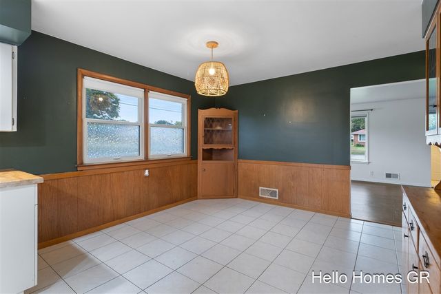 1135 Carrier Creek Boulevard, Grand Rapids, MI 49503