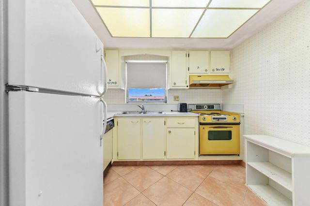 2915 Crosley Drive W Unit B, West Palm Beach, FL 33415