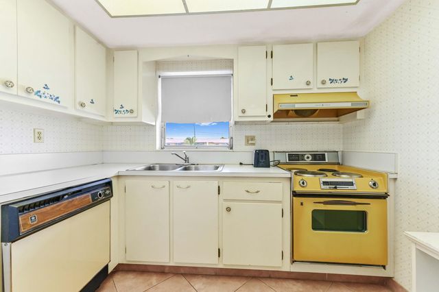 2915 Crosley Drive W Unit B, West Palm Beach, FL 33415