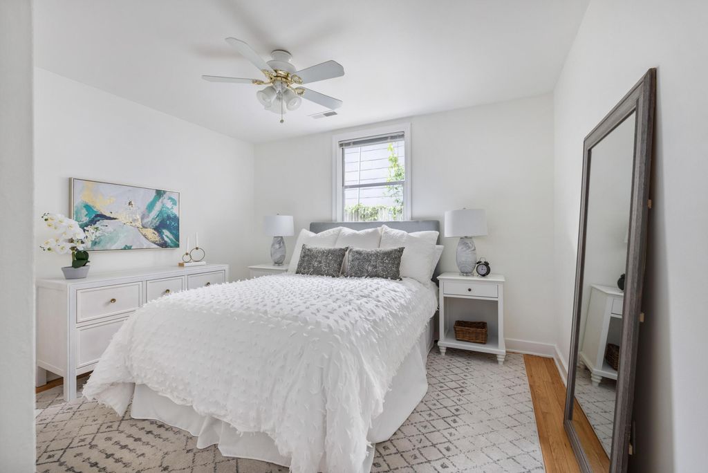 Image 11 of property listing at 201 Collingwood Avenue, Charleston, SC 29407