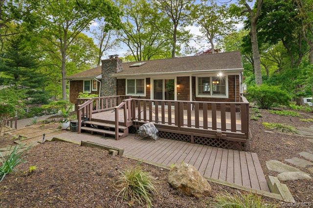 101 Red Oak Court, Port Jefferson, NY 11777