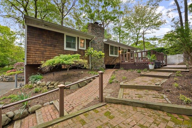101 Red Oak Court, Port Jefferson, NY 11777