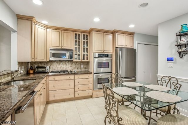 254 Crescenzi Ct 254, West Orange Twp., NJ 07052