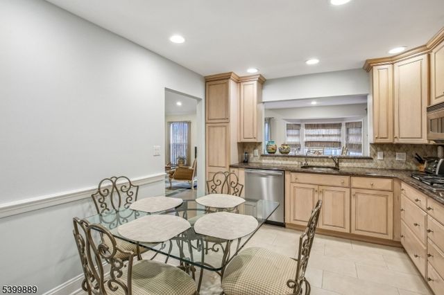 254 Crescenzi Ct 254, West Orange Twp., NJ 07052