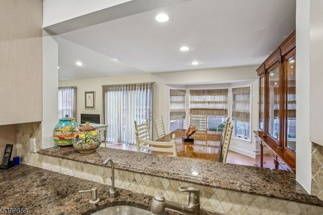 254 Crescenzi Ct 254, West Orange Twp., NJ 07052