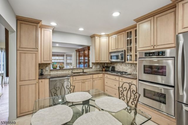 254 Crescenzi Ct 254, West Orange Twp., NJ 07052