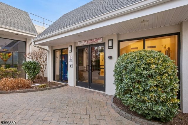 254 Crescenzi Ct 254, West Orange Twp., NJ 07052