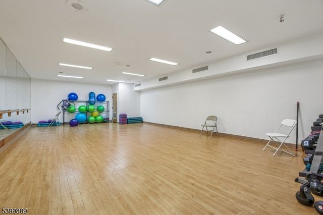 254 Crescenzi Ct 254, West Orange Twp., NJ 07052