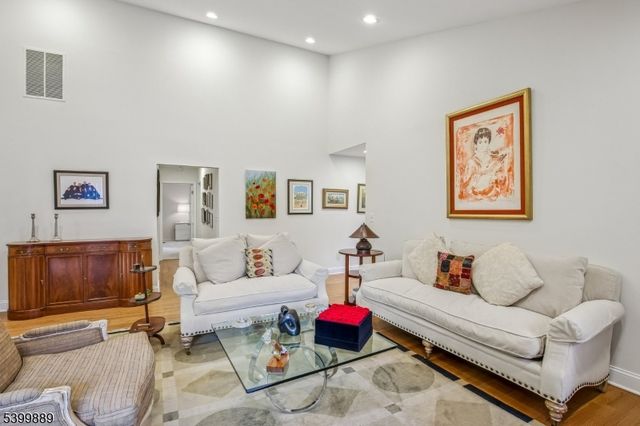 254 Crescenzi Ct 254, West Orange Twp., NJ 07052