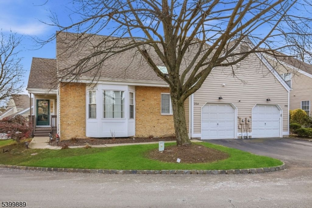 254 Crescenzi Ct 254, West Orange Twp., NJ 07052