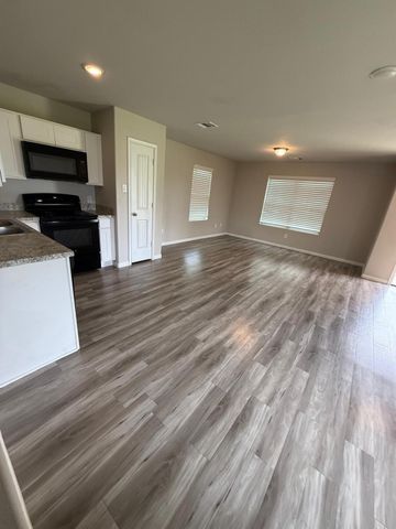 627 W Live Oak Street, Angleton, TX 77515