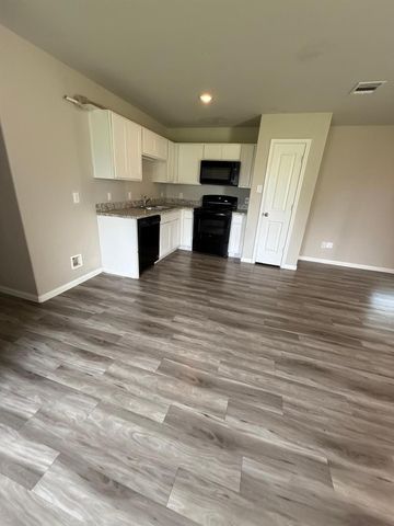 627 W Live Oak Street, Angleton, TX 77515