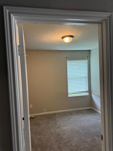 627 W Live Oak Street, Angleton, TX 77515