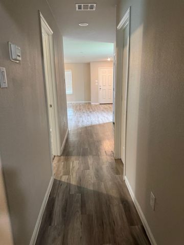 627 W Live Oak Street, Angleton, TX 77515