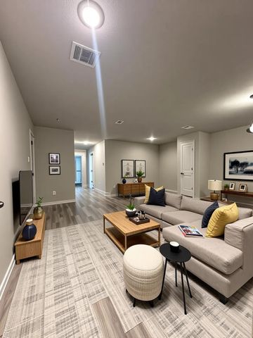 627 W Live Oak Street, Angleton, TX 77515