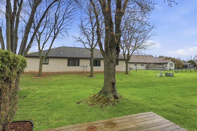 82 SPENCER VILLAGE COURT, Appleton, WI 54914