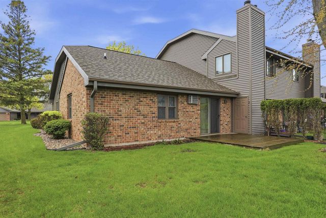 82 SPENCER VILLAGE COURT, Appleton, WI 54914