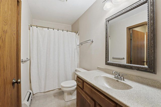 82 SPENCER VILLAGE COURT, Appleton, WI 54914
