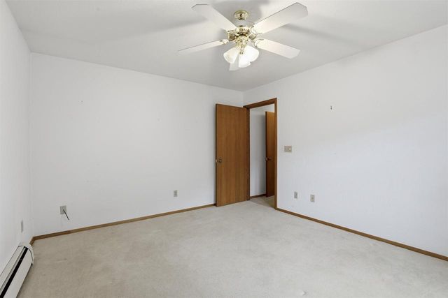 82 SPENCER VILLAGE COURT, Appleton, WI 54914