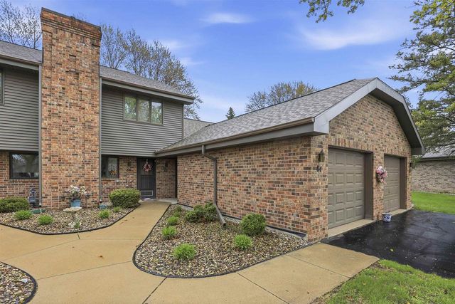 82 SPENCER VILLAGE COURT, Appleton, WI 54914