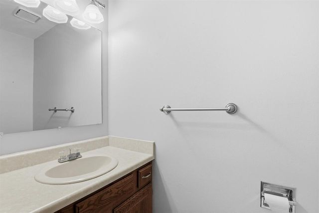 82 SPENCER VILLAGE COURT, Appleton, WI 54914