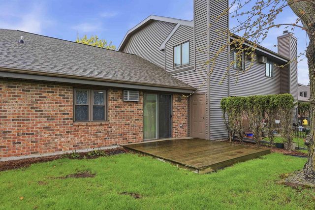 82 SPENCER VILLAGE COURT, Appleton, WI 54914
