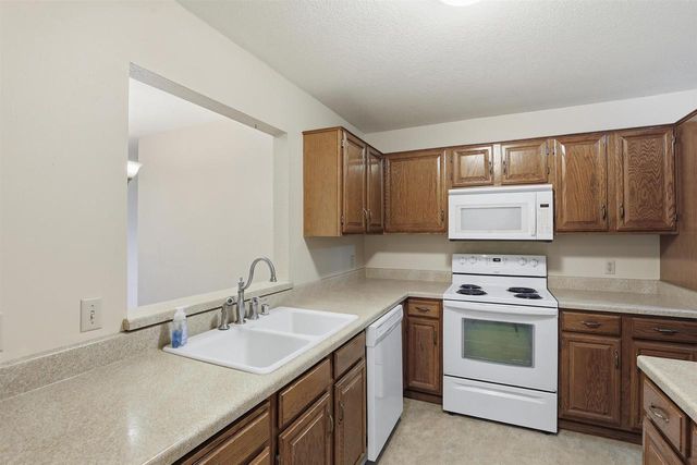 82 SPENCER VILLAGE COURT, Appleton, WI 54914
