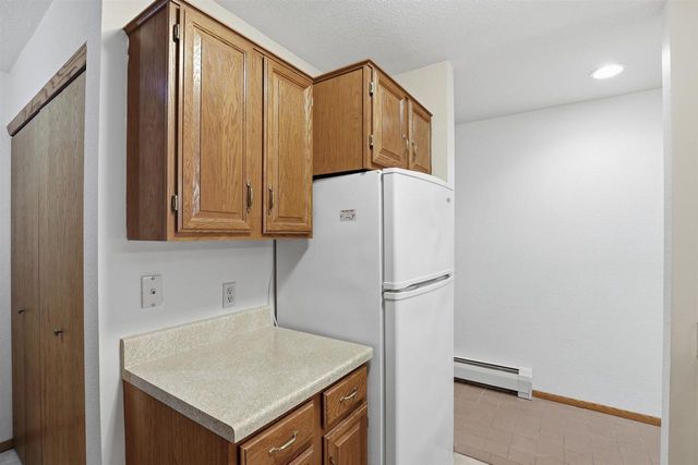 82 SPENCER VILLAGE COURT, Appleton, WI 54914