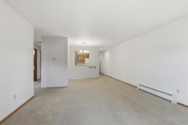 82 SPENCER VILLAGE COURT, Appleton, WI 54914