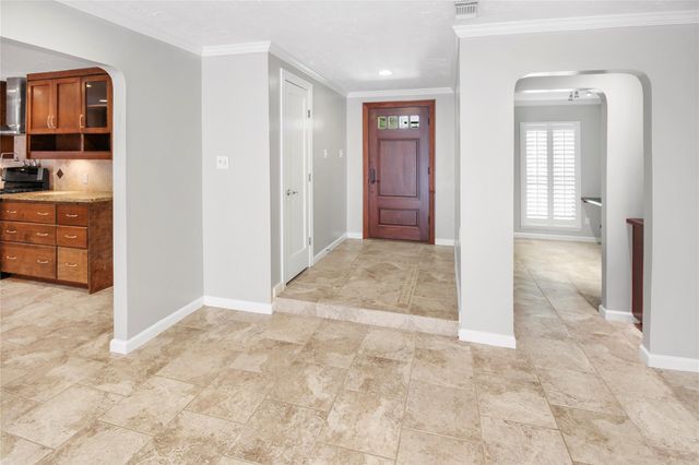 6 Coralberry Court, The Woodlands, TX 77381