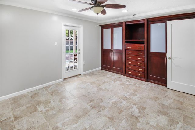 6 Coralberry Court, The Woodlands, TX 77381