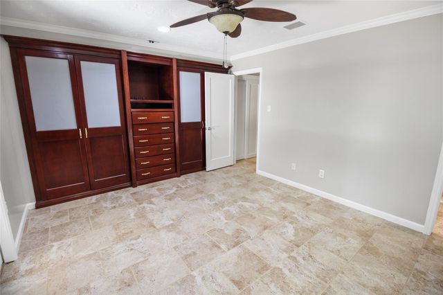 6 Coralberry Court, The Woodlands, TX 77381