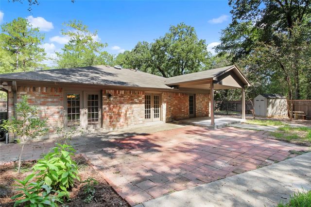 6 Coralberry Court, The Woodlands, TX 77381
