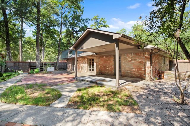 6 Coralberry Court, The Woodlands, TX 77381