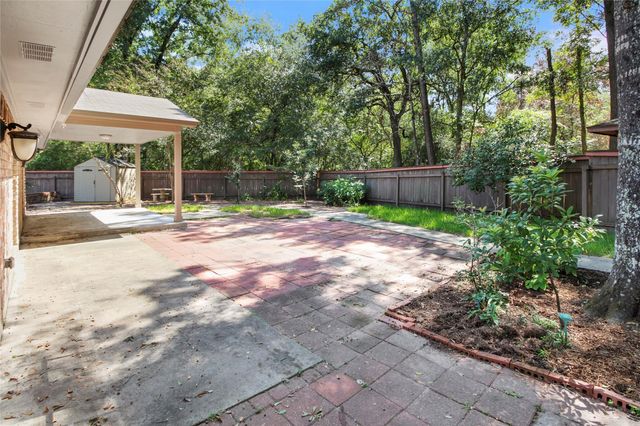 6 Coralberry Court, The Woodlands, TX 77381