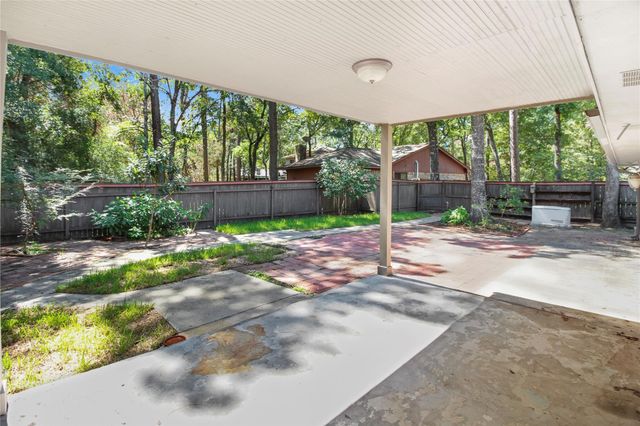 6 Coralberry Court, The Woodlands, TX 77381