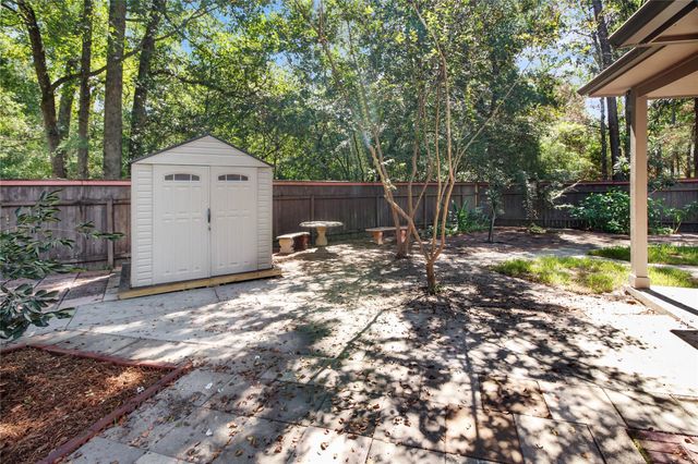 6 Coralberry Court, The Woodlands, TX 77381