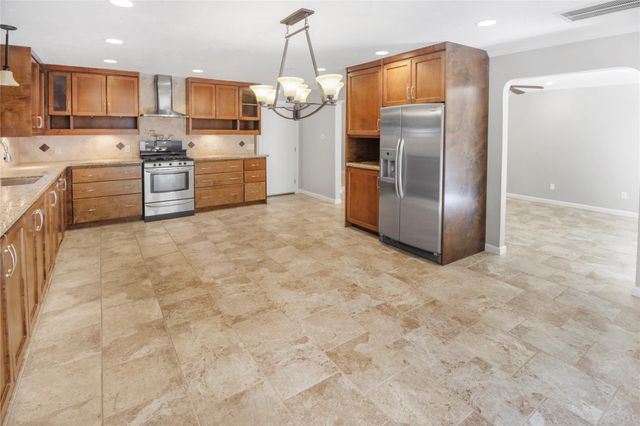 6 Coralberry Court, The Woodlands, TX 77381