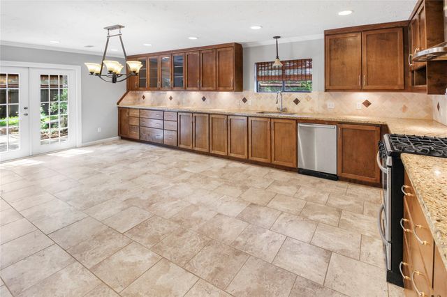 6 Coralberry Court, The Woodlands, TX 77381