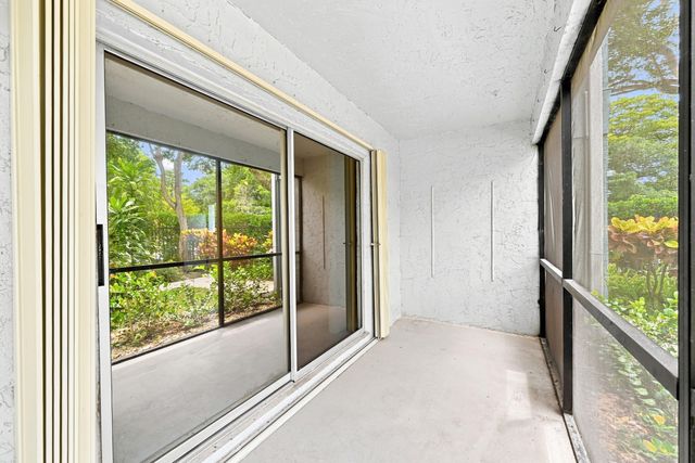 2753 S OAKLAND FOREST Drive 102, Oakland Park, FL 33309