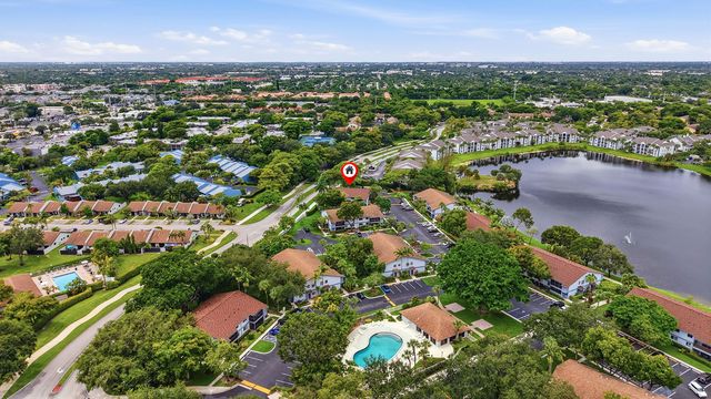 2753 S OAKLAND FOREST Drive 102, Oakland Park, FL 33309