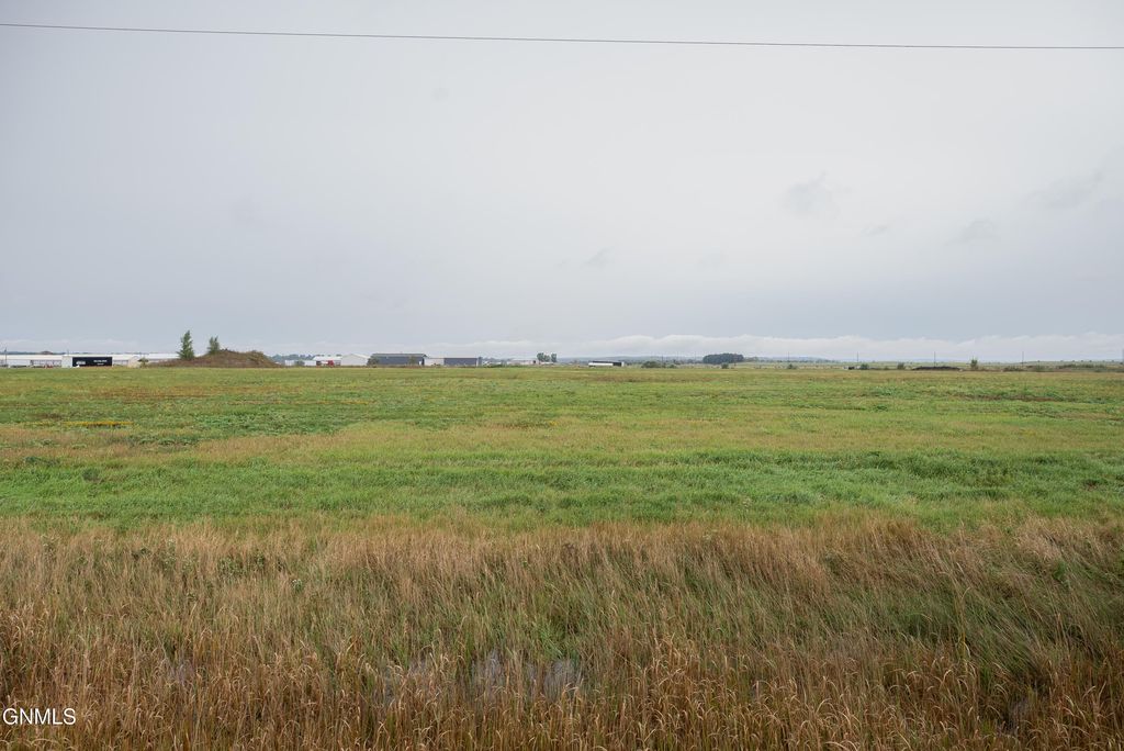 1421 Saber Loop, Bismarck, ND 58504 photo 17